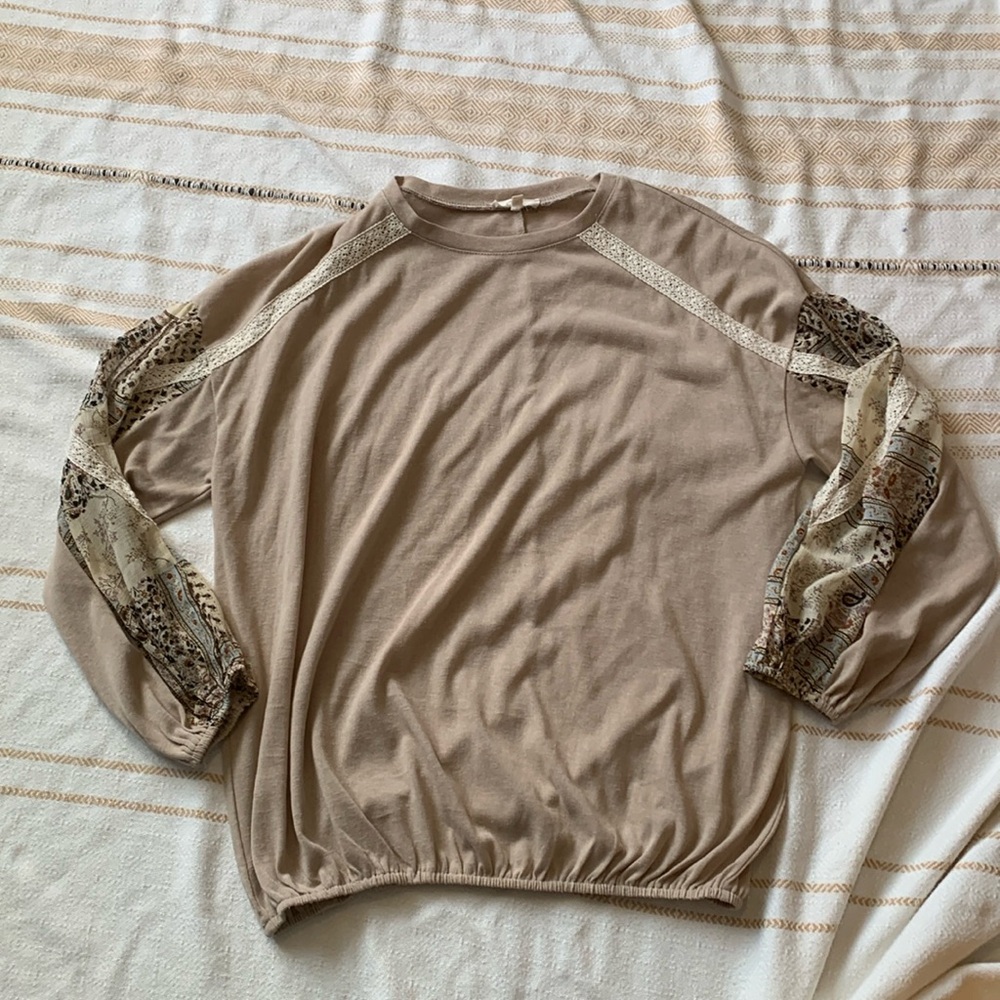 ⭐️5/$15! Easel Blouse with Printed Sheer Sleeves